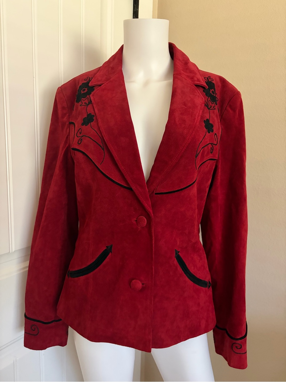 VINTAGE RARE 1970s 100% Leather Red Suede Floral Embroidered Western Blazer - Picture 2 of 9